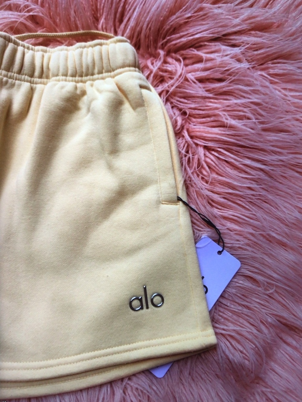 ALO Yoga Set Pale Yellow Cropped Crew Sweatshirt With Short - Picture 6 of 7